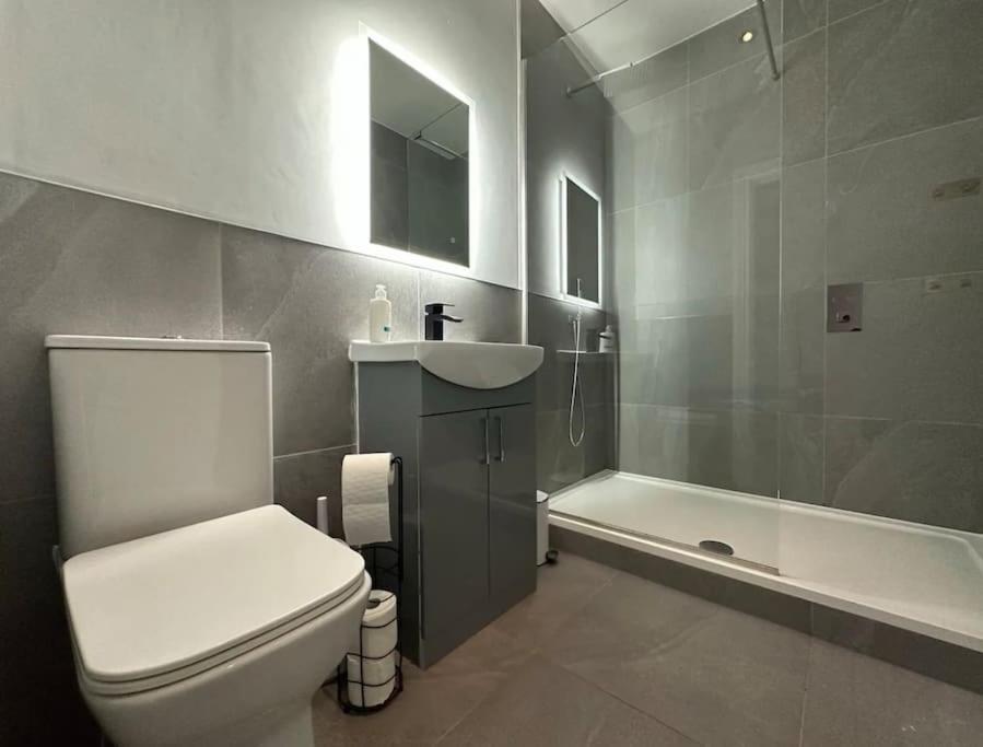 Superior Stay, Sophia Gardens, City Centre And Stadium Sleeps 4 Cardiff Exteriör bild